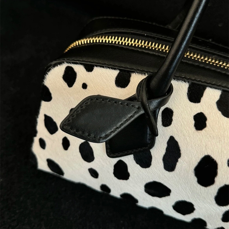High End Armpit Bag New Retro Fashion Leopard Print Casual Handbag Single Shoulder Commuting Black Spotted Luxury Bag Designer Free Shipping Sausage D