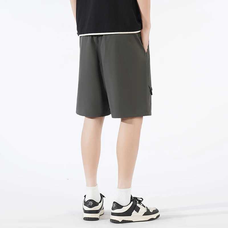 Summer Youth Korean Edition Fashion Casual Versatile New Ice Silk Shorts MenS Speed Drying Sports Loose Leisure 5Point TrouserT251015