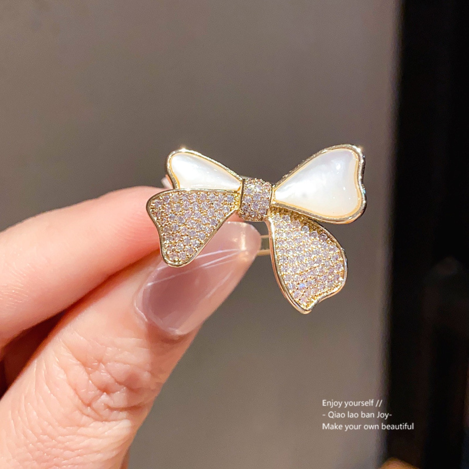 Gold - Toned Ring With Mother - Of - Pearl And Rhinestone - Encrusted Bow Design Delicate Daily Elegant Jewelry Gift For Feminine And Luxurious Access