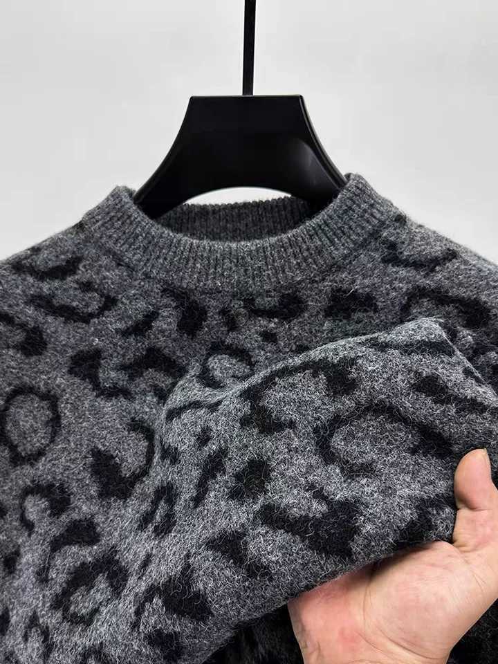 High end round neck knitted sweater autumn winter men trendy personalized leopard print jacquard casual Korean style pullover J251015