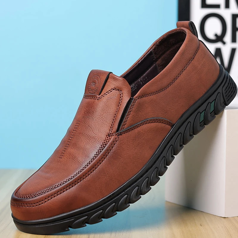 Leather Men Casual Shoes Formal Mens Loafers Moccasins Breathable Slip on Retro Driving Shoes Men Sneakers Plus Size 3948 251013