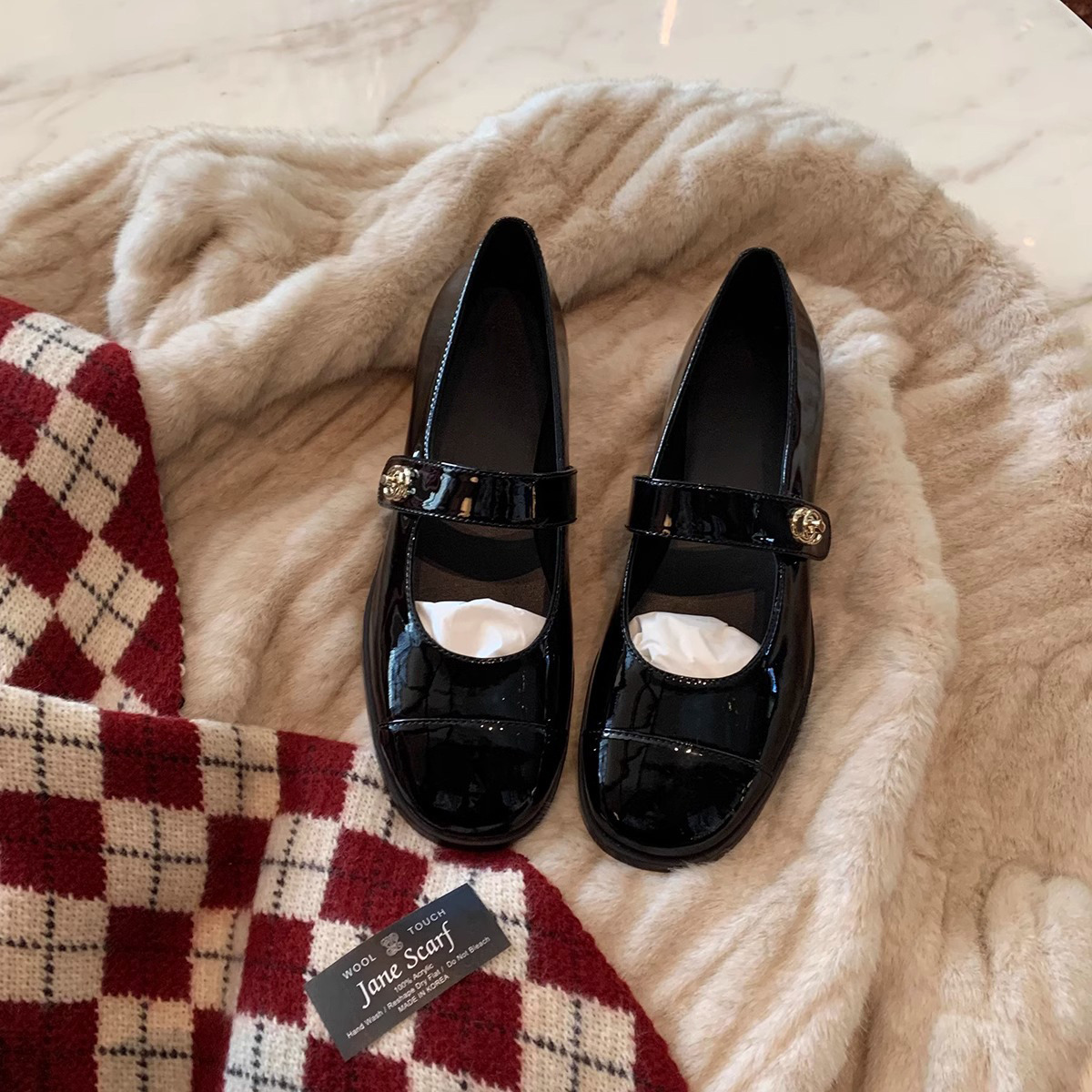 French school style classic and versatile, round-toed, shallow-cut, one-shoulder, thick-heeled Mary Jane single shoes, women's small leather shoe