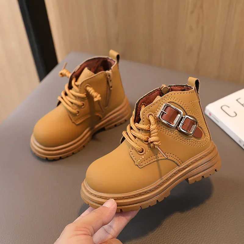 New Brand 2024 Kids Boots Fashion Toddler Baby Soft Flat Short Boots NonSlip Rubber Sneaker with Hardware Children Shoes H10297T251015