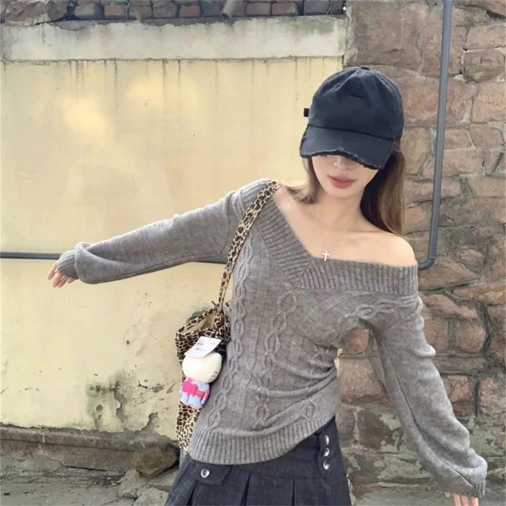Fashion Vintage Vneck Knitted Tops Women 2025 Early Autumn Sweaters Pullover Slim Long Sleeve Pullovers Sexy Gray Sweaters 251010