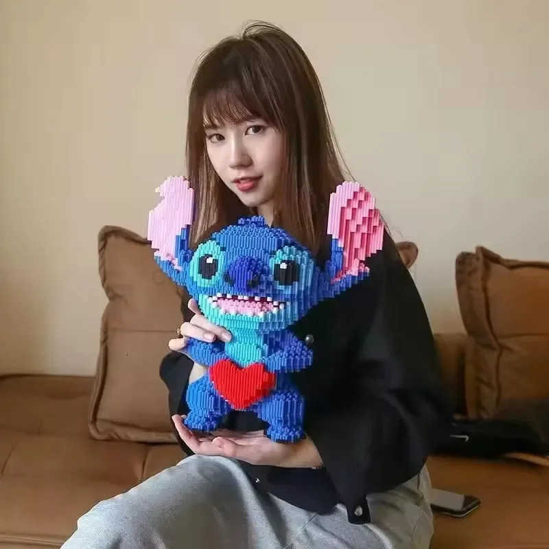 Disney 2025 New 33cm Building Blocks Anime Stitch Large Size Cute Educational Assembly Toy Tabletop Decoration Kid Birthday Gift H2510151