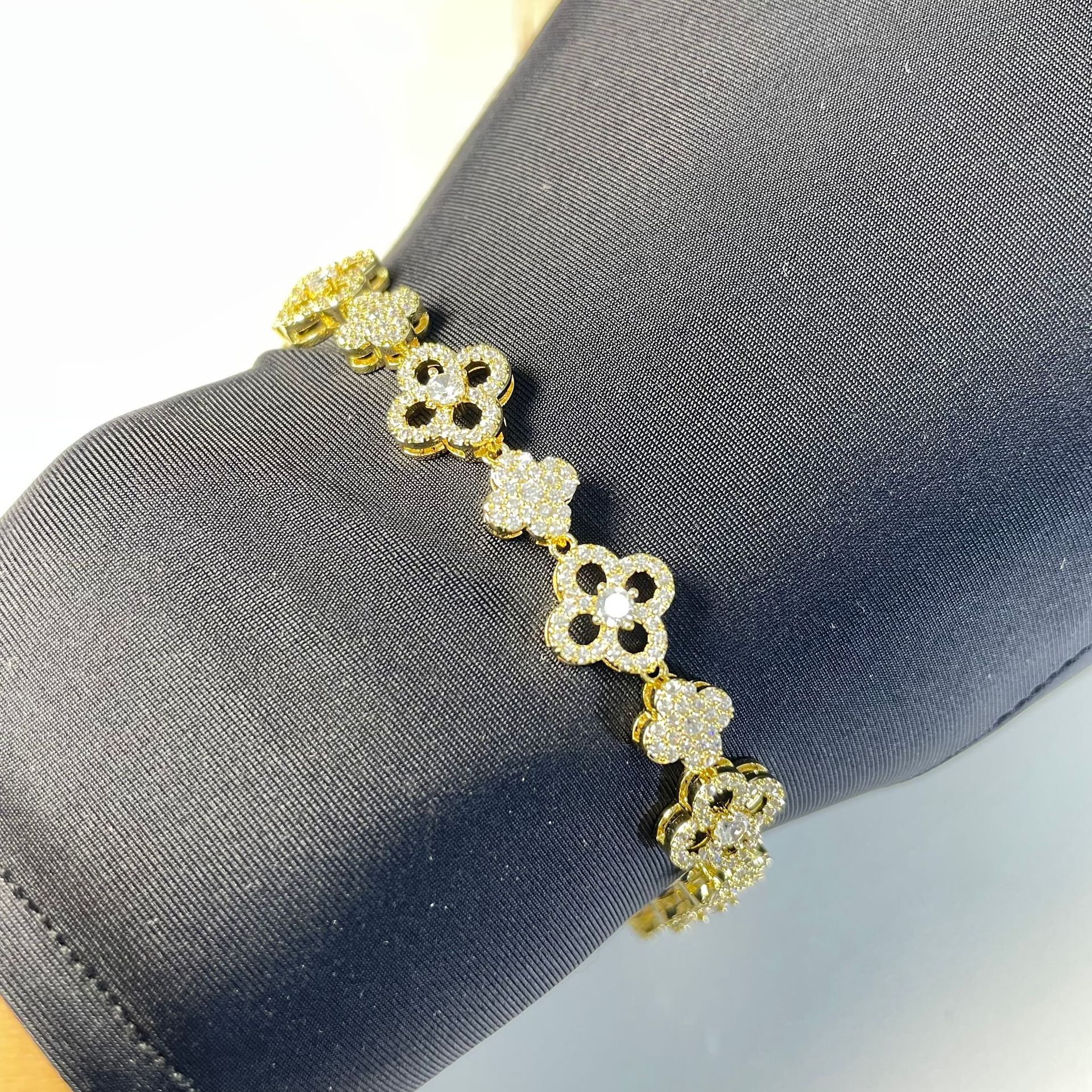 New Bracelet for Women with Micro-inlaid Zirconia, Fashionable Design, Luxurious Jewelry - view 3