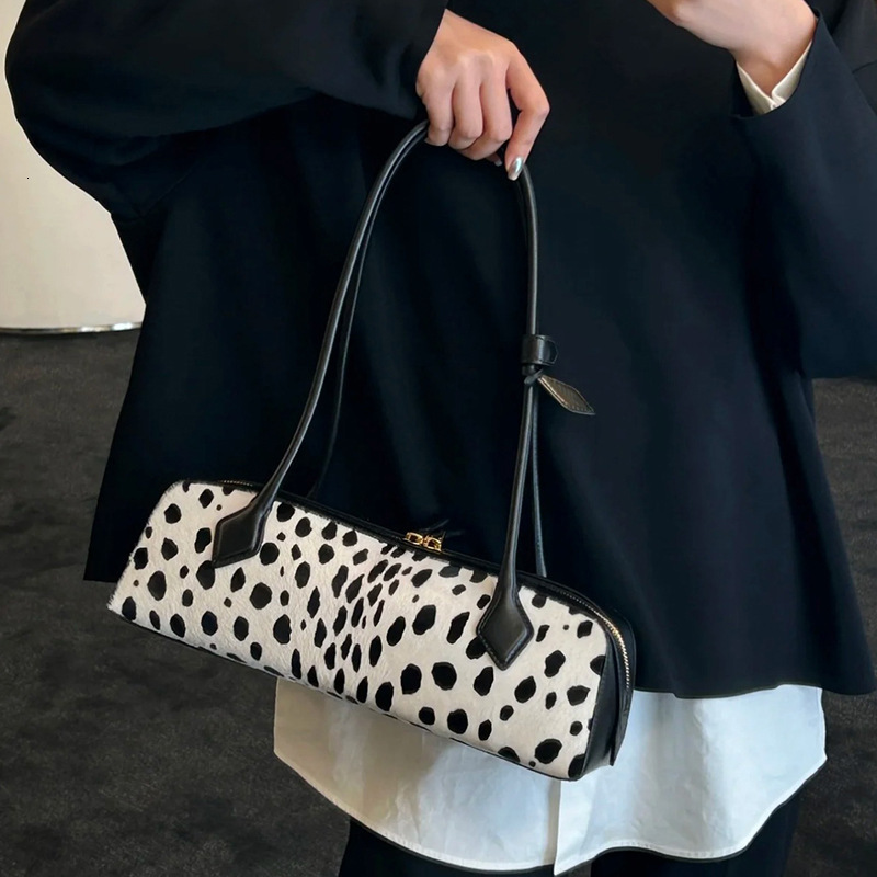 High End Armpit Bag New Retro Fashion Leopard Print Casual Handbag Single Shoulder Commuting Black Spotted Luxury Bag Designer Free Shipping Sausage D