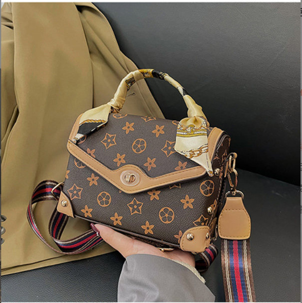 Designer Bags, high-end ladies' bags, handbags, new 2024 Trendy, versatile, fashionable printed shoulder bag, crossbody small square bag Free shi