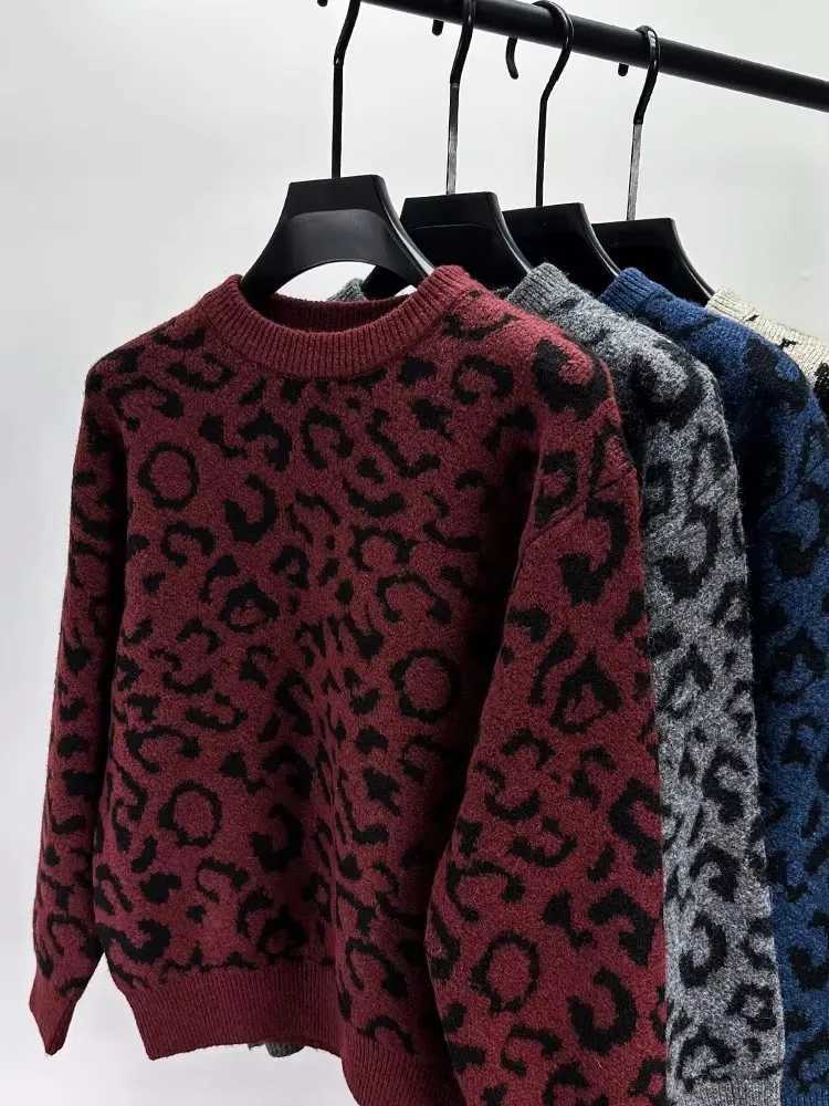 High end round neck knitted sweater autumn winter men trendy personalized leopard print jacquard casual Korean style pullover J251015