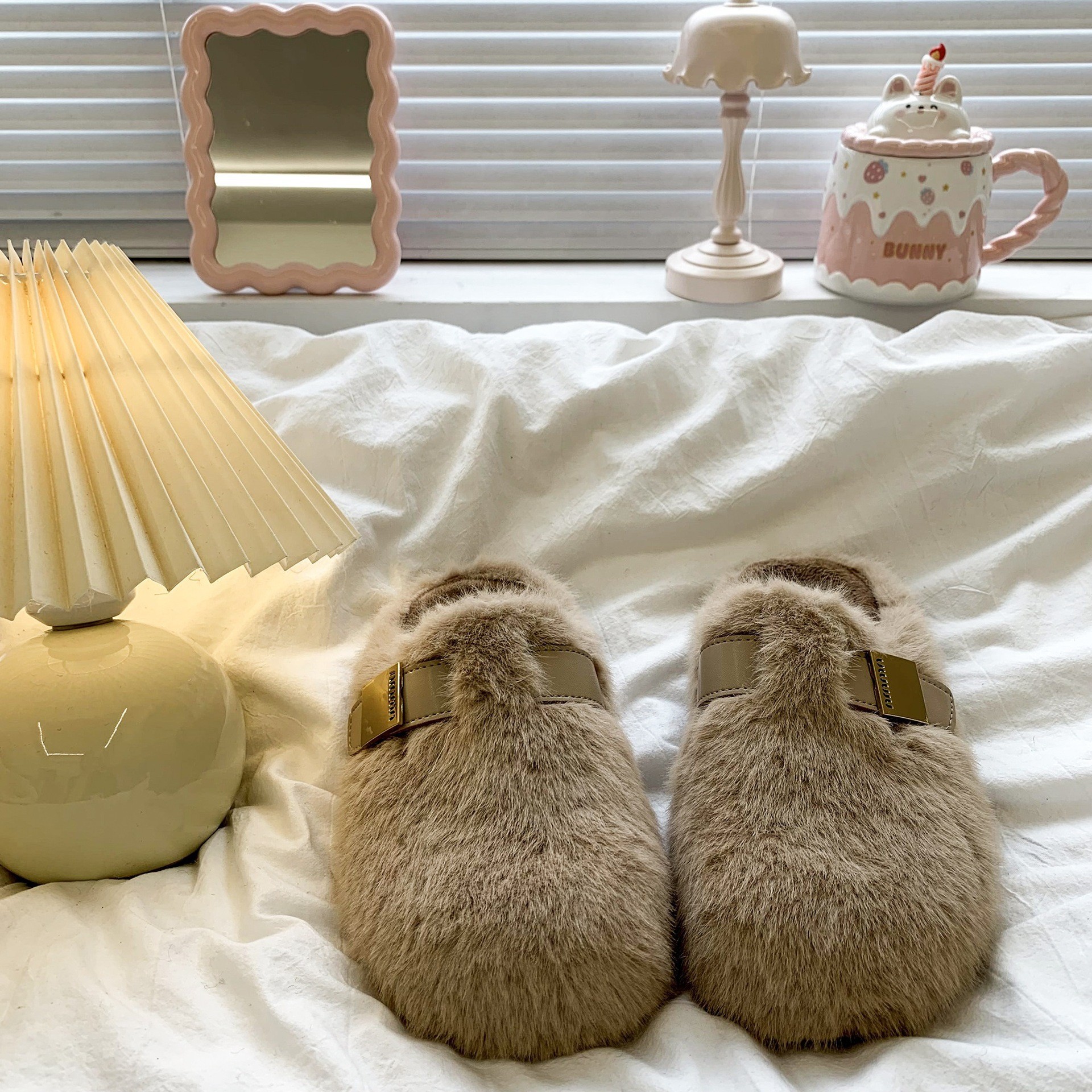 New hot free shipping designer slippers for womens snow slippers black khaki browwn New Fashionable Versatile Winter Fluffy Thickened Cotton Shoes