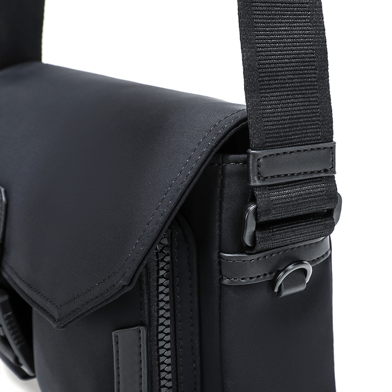 Sewafox Men Crossbody Bag Outdoor Leisure Shoulder Bag Lightweight and Portable Messenger Bag Adjustable Shoulder Strap Suitable for Everyday Carrying