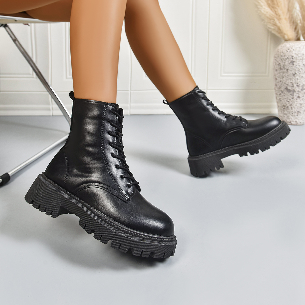 Designer shoes New Thick Bottom Luxury Large Size Fashionable Simple and Versatile Thick High Heel Martin Boots for woman size 35-42