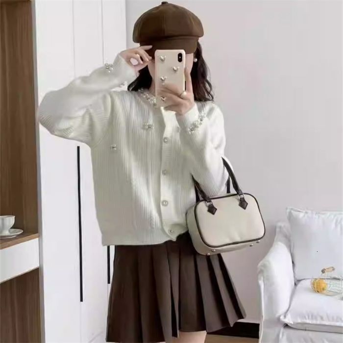 2025 Autumn Luxury Winter New Top Autumn/Winter Thick design Bead Sweater Open Knitted Jacket Women's Unique Design Slimming Designer Jacket Shor