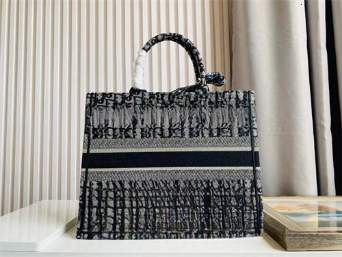 Luxury bag embroidered jacquard handbag shopping bag autumn and winter new designer bag trendy and popular versatile single shoulder armpit bag