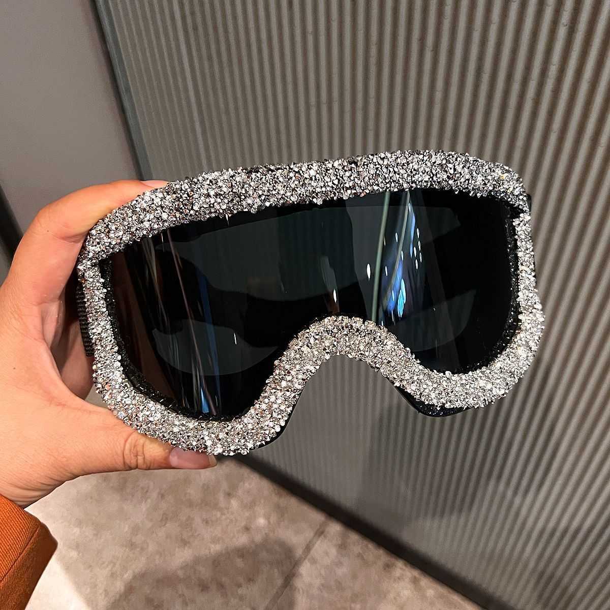 New Luxury Rhinestone Goggles Mountaineering Sandproof Dustproof Cycling Glasses Large Frame Sponge Ski Goggles H251015