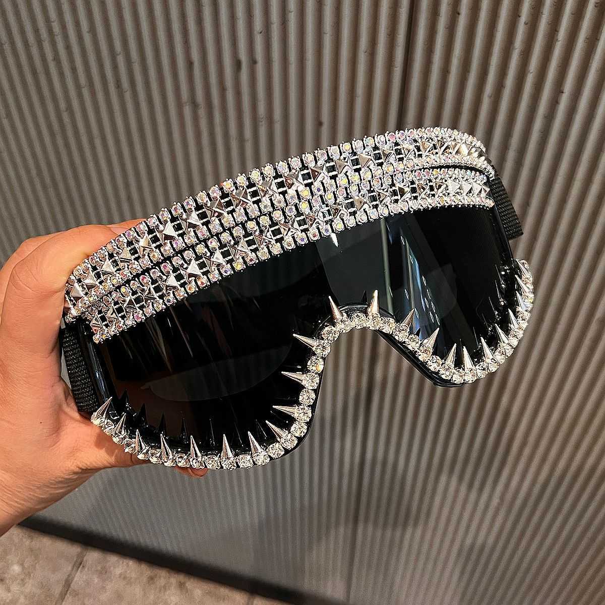 New Rivet Punk Goggles Trendy Sandproof Dustproof Cycling Glasses Large Frame Sponge Ski Goggles H251015