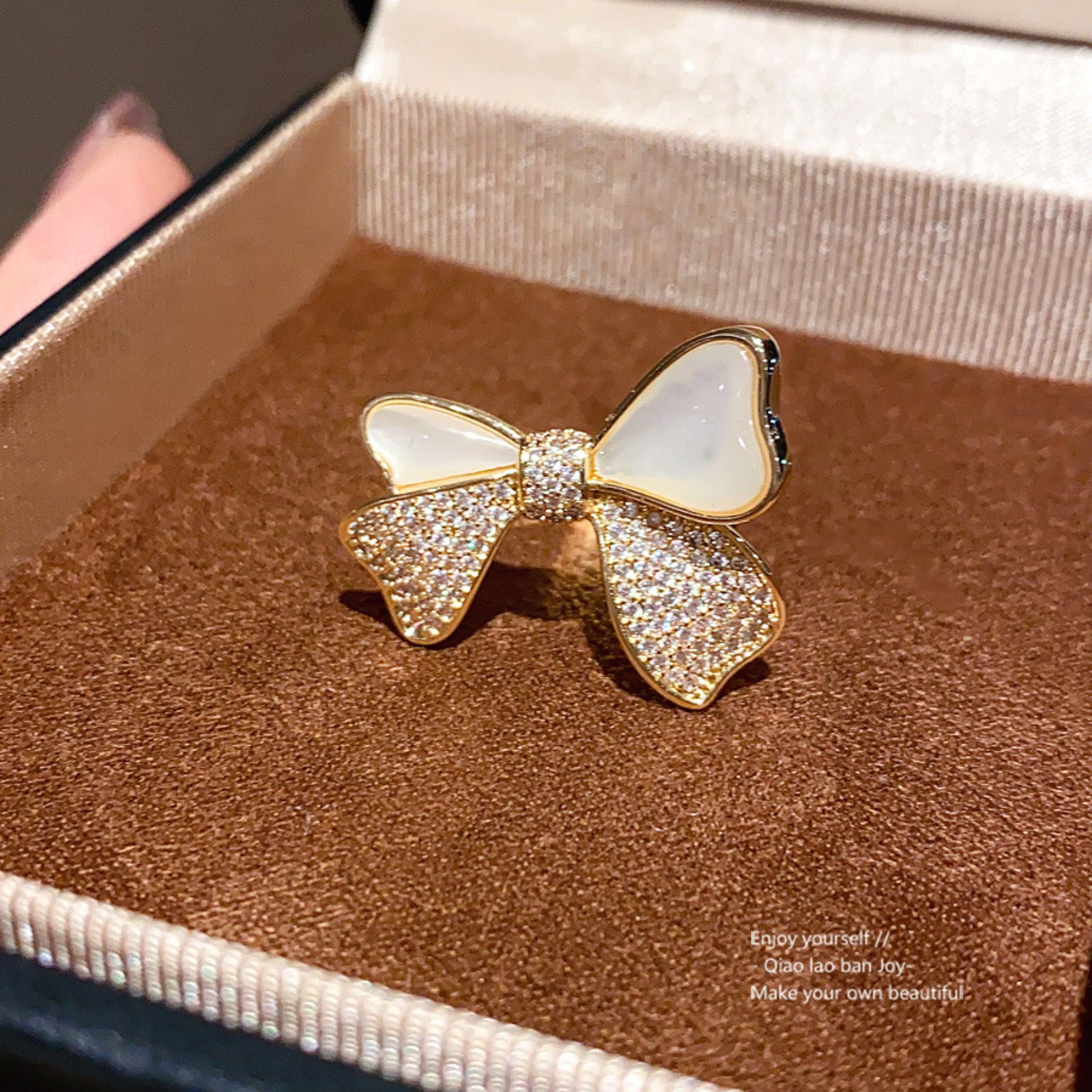 Gold - Toned Ring With Mother - Of - Pearl And Rhinestone - Encrusted Bow Design Delicate Daily Elegant Jewelry Gift For Feminine And Luxurious Access