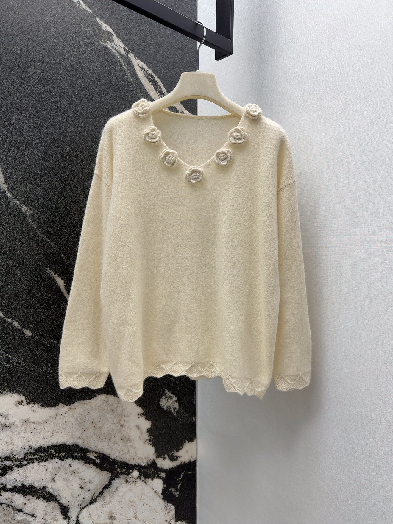 2025 Autumn/Winter New Product Gentle Girl 3D Flower Decoration V-neck Sweater