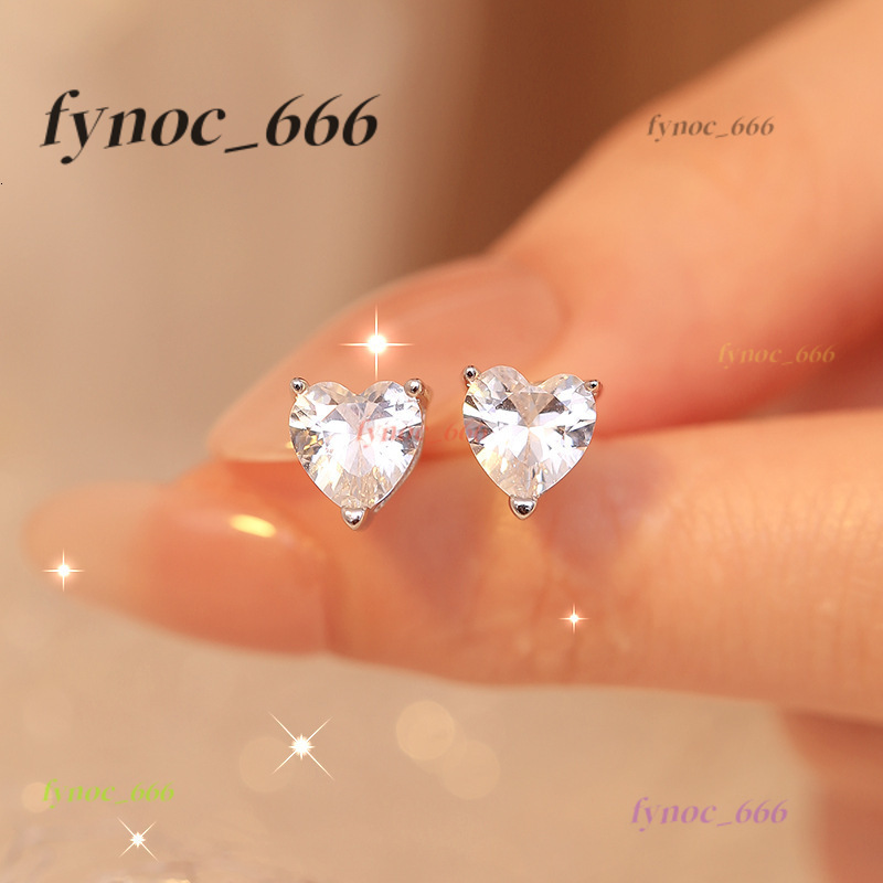 Hot Selling S925 Sterling Silver Heart Moissanite Earrings for Women Fashion Simple Heartshaped Ear Bone Studs Personality Temperament Earrings