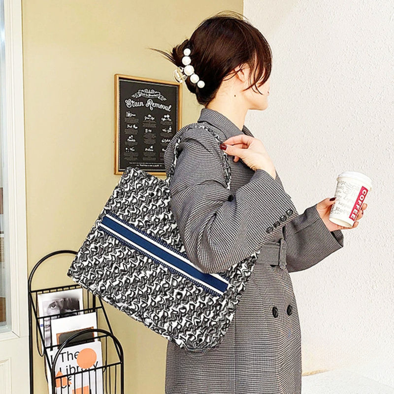 Luxury bag embroidered jacquard handbag shopping bag autumn and winter new designer bag trendy and popular versatile single shoulder armpit bag