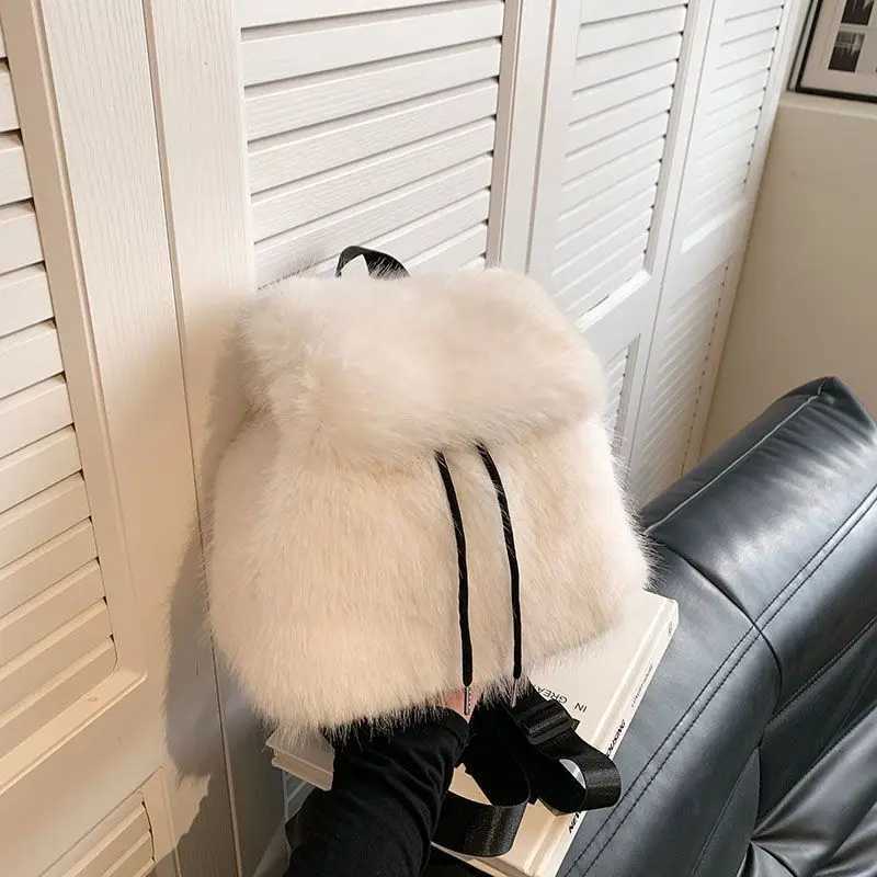 Fashion Luxury Soft Plush Womens Backpack Winter Soft Plush Ladies Schoolbag Solid Color Female Furry Shoulder Bags HandbagsT251016