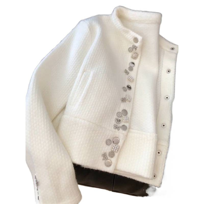 2025 fashion autumn and winter new white chic super beautiful style coat, new design paired with 3D designer luxury jacket, multi round neck knitted s