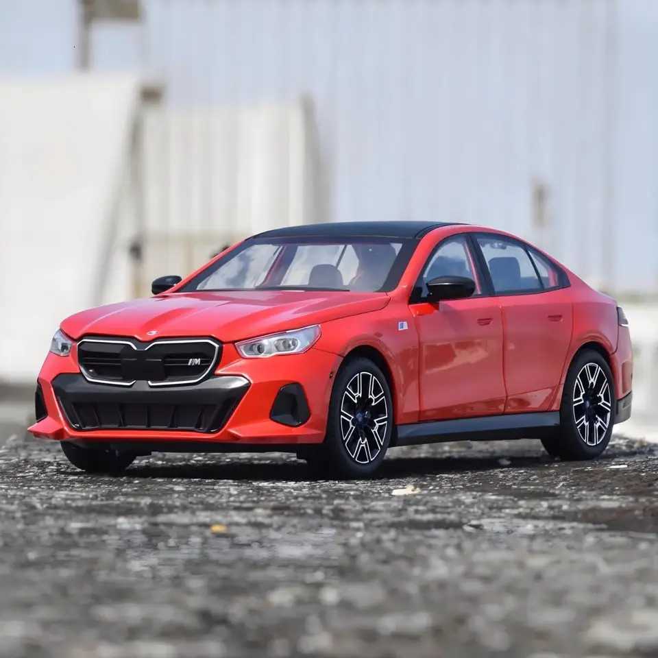 124 BMW I5 M60 Xdrive Power Alloy Metal Diecast Model Car Sound Light Outdoor Collection Hobby Decorative Ornaments Present W251016