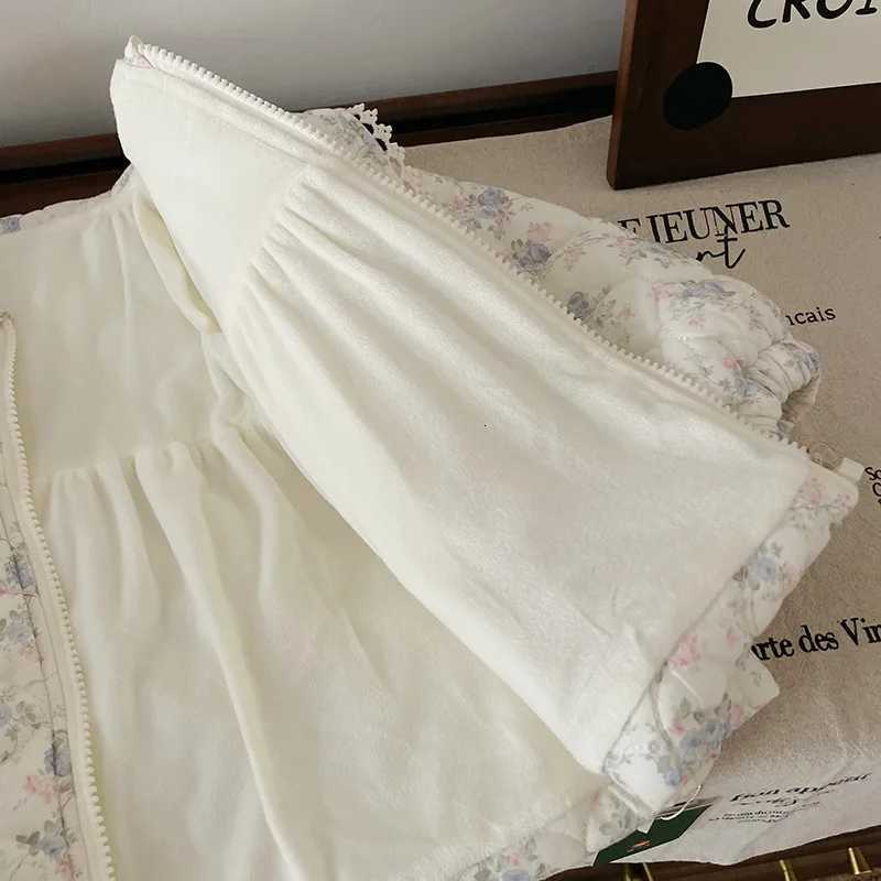 UNITIM Winter Childrens Girls Velvet Jacket Sweet Floral Warm Cotton Padded Lace Lapel Baby Girls Coat Kids Girls ParkasT251016