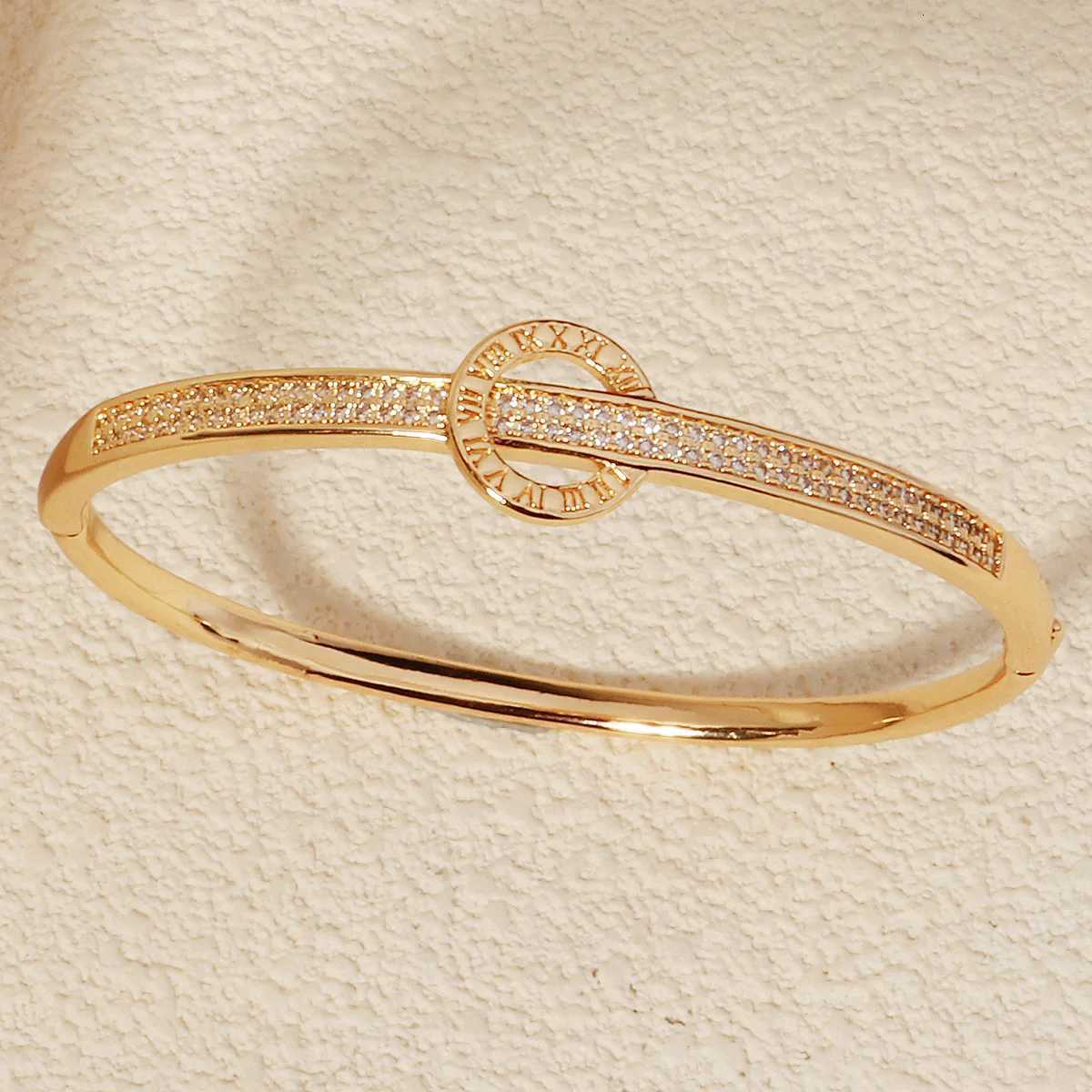 Fashion Wens Bracelet Copper Zirconium Circle Pendant Bracelet Daily Jewelry Bangles Adjustable Festive GiftsW251016