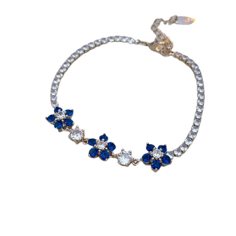 Zirconium Simple Flower French Niche Design Creative Bracelet Fashionable High-end Exquisite Jewelry ddmypluto
