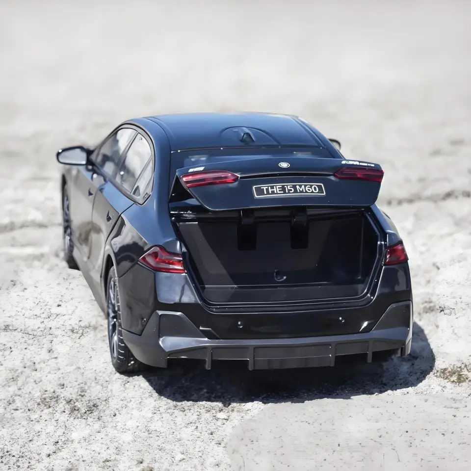 124 BMW I5 M60 Xdrive Power Alloy Metal Diecast Model Car Sound Light Outdoor Collection Hobby Decorative Ornaments Present W251016