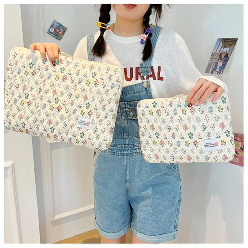 Design Fashionable Laptop Sleeve with Floral Print Versatile Laptop Case for StudentsW251015