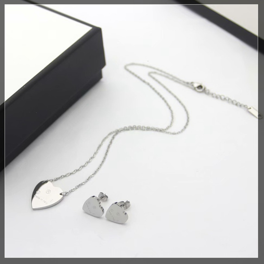 Pendant Necklaces Pendant Necklaces Europe America Fashion Jewelry Sets Lady Women Titanium steel Engraved G Initials Heart Pendant Necklace Bracelet Sets