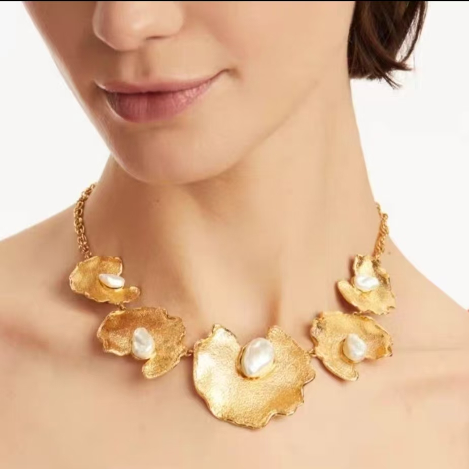 Vintage Women Jewel… - image