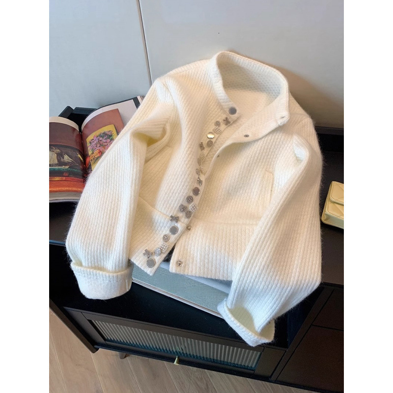 2025 fashion autumn and winter new white chic super beautiful style coat, new design paired with 3D designer luxury jacket, multi round neck knitted s