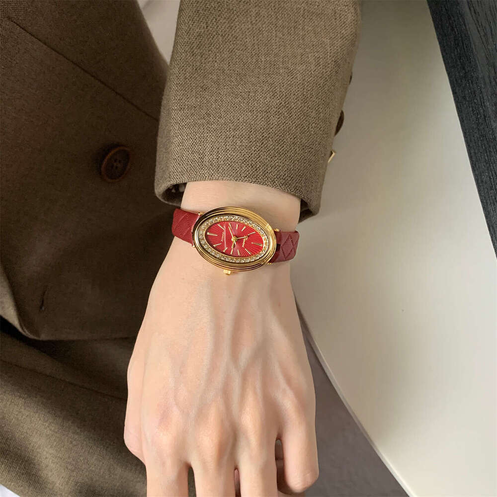 Autumn Winter New Exquisite Women's Light Luxury Mini Design Pigeon Egg Diamond Ancora Designer Red Quartz Watch