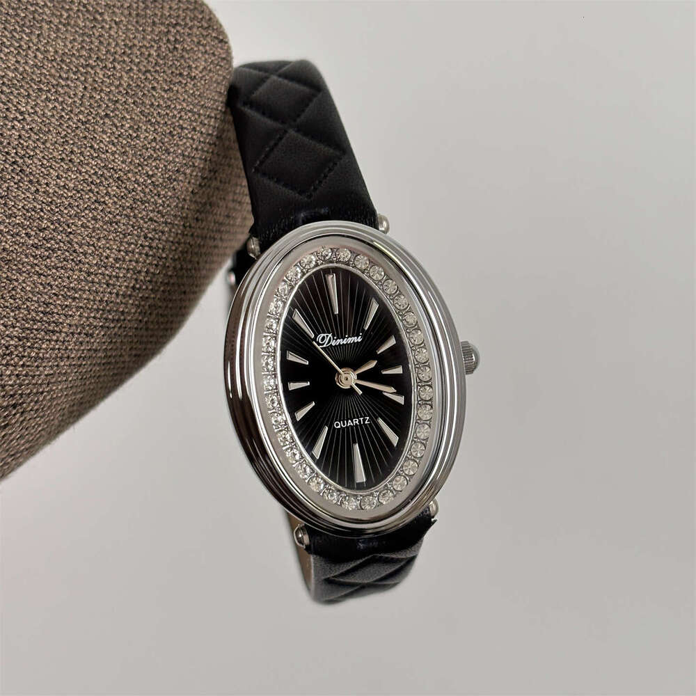Autumn Winter New Exquisite Women's Light Luxury Mini Design Pigeon Egg Diamond Ancora Designer Red Quartz Watch