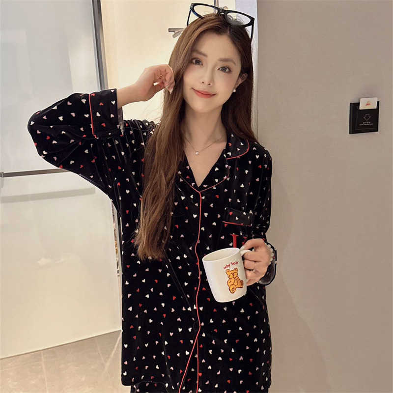 Fashionable home wear HighEnd Light Luxury Velvet Set Watermark Island Velvet Pajamas for Women Ins Style Wearable Homewear Set Y251016