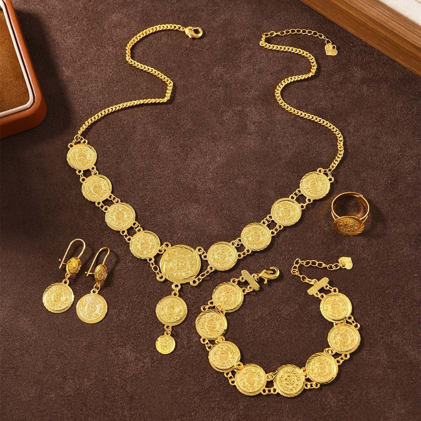 18K Goldlen Round Two Piece Set Womens Jewelry Dubai Ethiopia Europe Dubai USA Middle East Japan and South Korea Bridal 240723