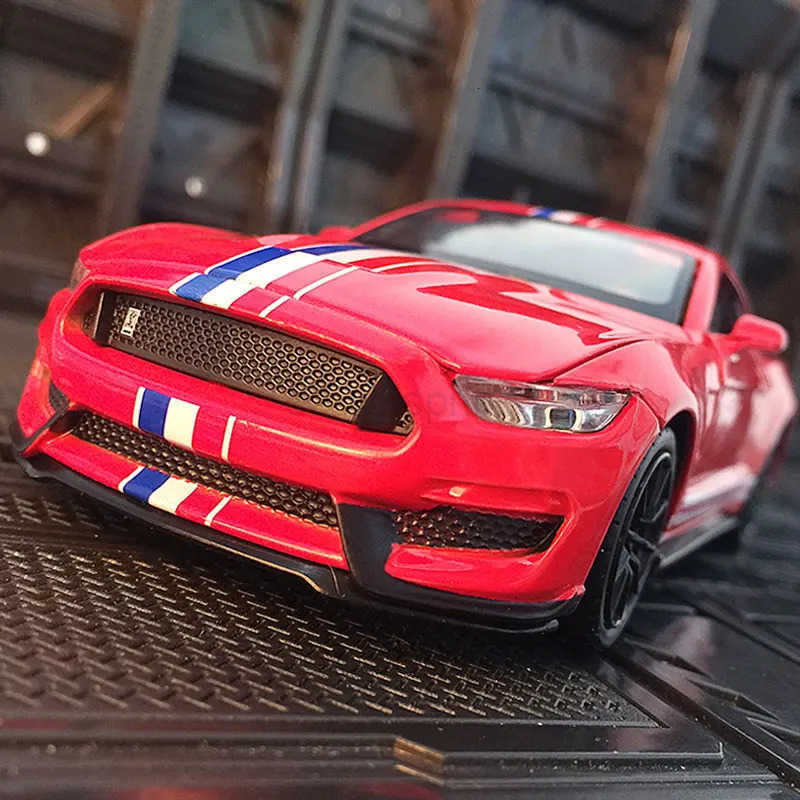 1:32 Ford Shelby GT350 Alloy Sports Car model Diecast Toy Vehicles Metal Toy Car Model Simulation Collection Kids Gift T251016