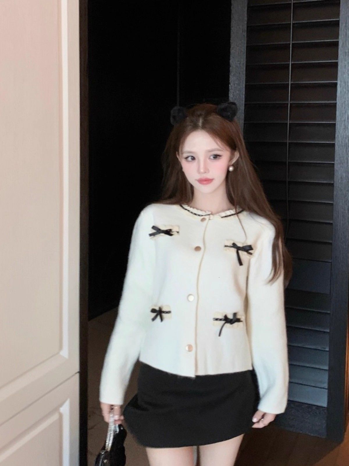 2025 Autumn/Winter New Bow Knitted Luxury Cardigan Women's Long Sleeve Sweater design Soft and Beautiful Designer Lace Edge Decorative Coat