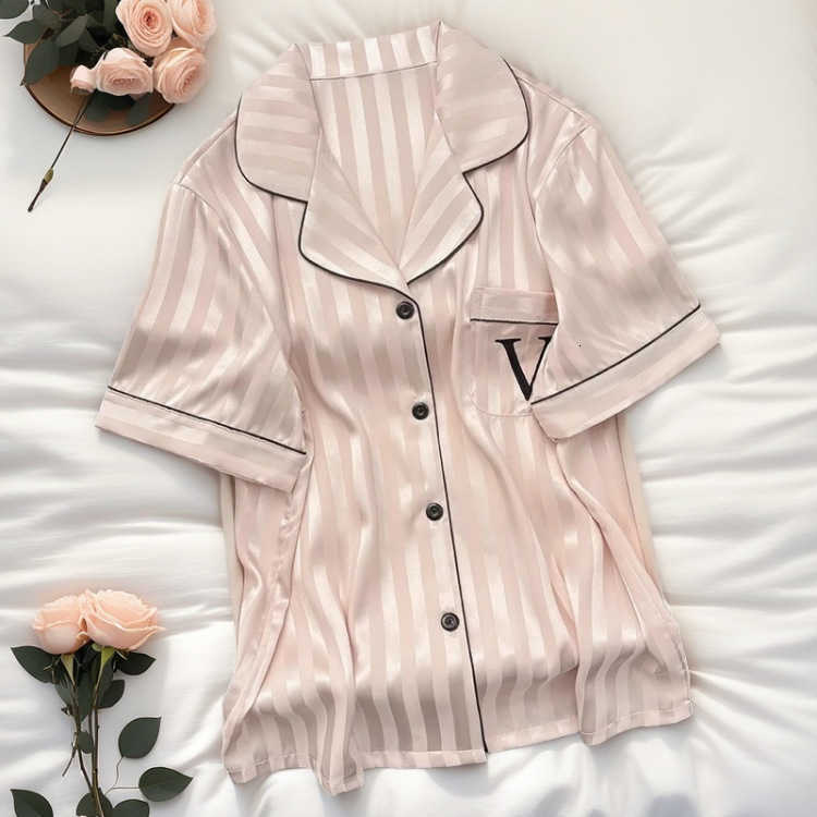 Fashionable home wear Striped Ice Silk Pajamas Highend Feel Wearable Luxury Threepiece Set Short Sleeve Womens Summer Homewear Y251016