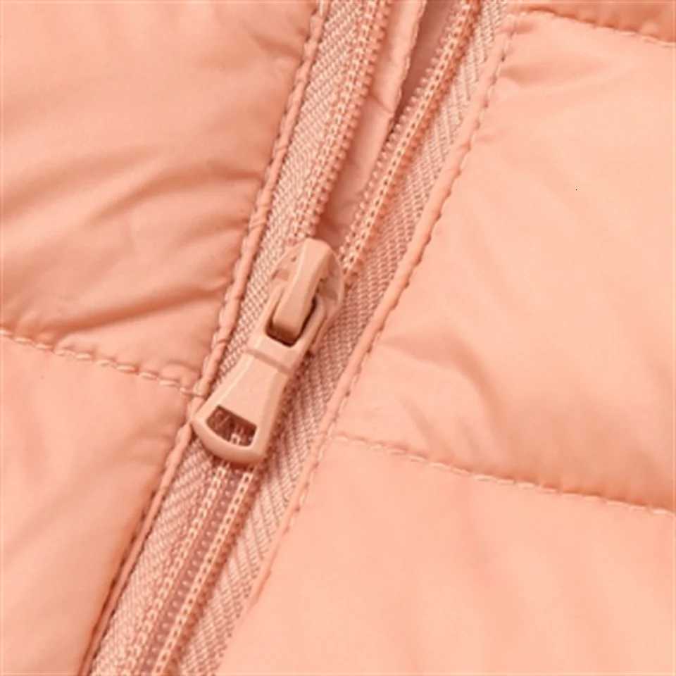 Wholesale of winter mens and womens clothing childrens lightweight down jackets small and mediumsized childrens hooded chT251016