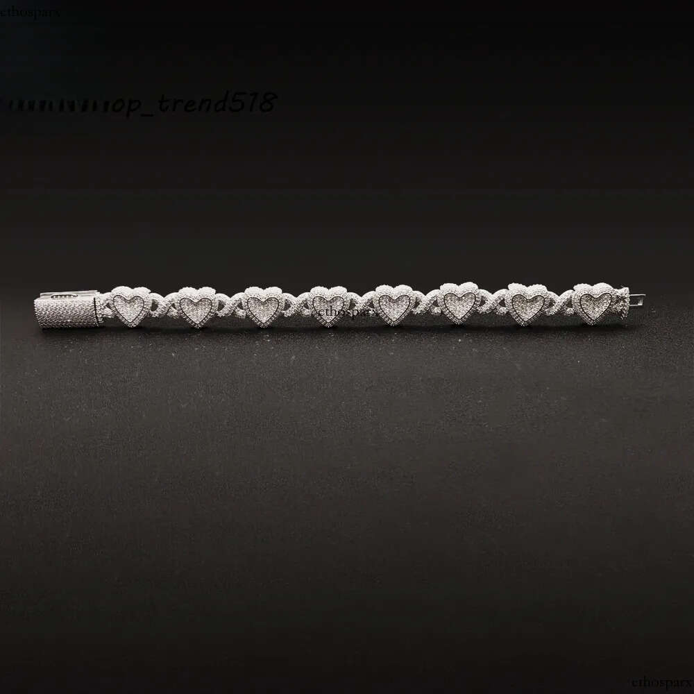 Fashion Men and Women Moissanite Cuban Link Sier Iced Out Heart Shape Hiphop Bracelet Best Gift aaa aaa aaa