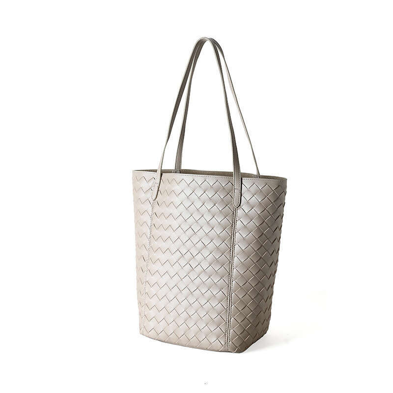 Luxury bag New Bucket Niche Design Shoulder Simple Woven Handbag Genuine Leather Women s Bag