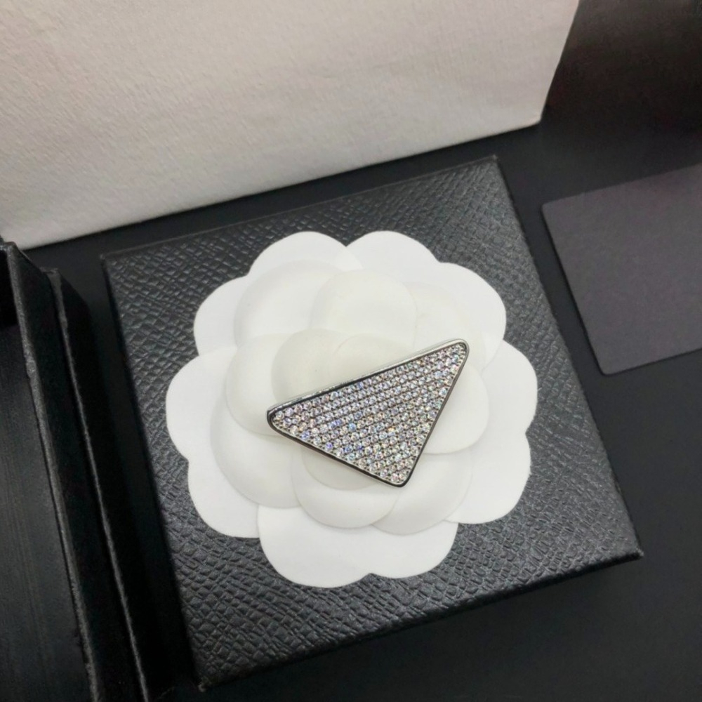 Men's Women's Brooches Classic Designer Triangle Letter Brooches Full Diamond Brooches Classic Brand Accessories Christmas Gifts Couples New Year Gifts