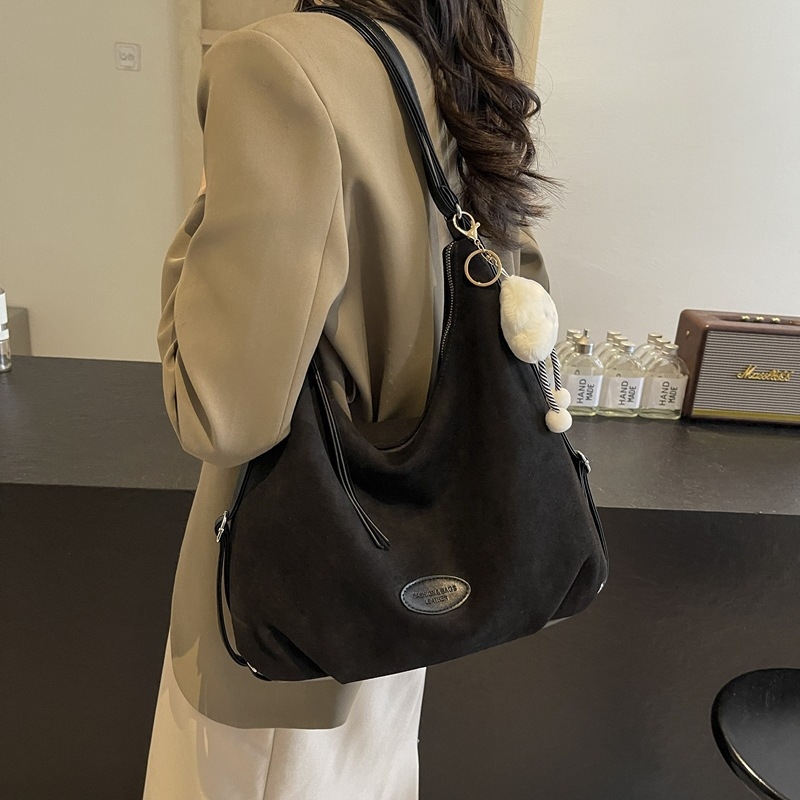 2025 New Fashionable Wrinkle Bag For Women's Autumn And Winter, Trendy Large Capacity Bag, Texture Double Shoulder Suede Fashion Pendant