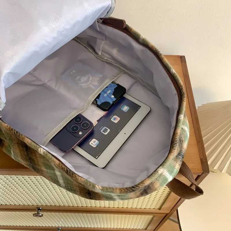 New Fashion Plaid Woollen Women Backpack Student Book Bag Backpacks for Teenage Girls School Bags Large Capacity Travel RucksackT251016