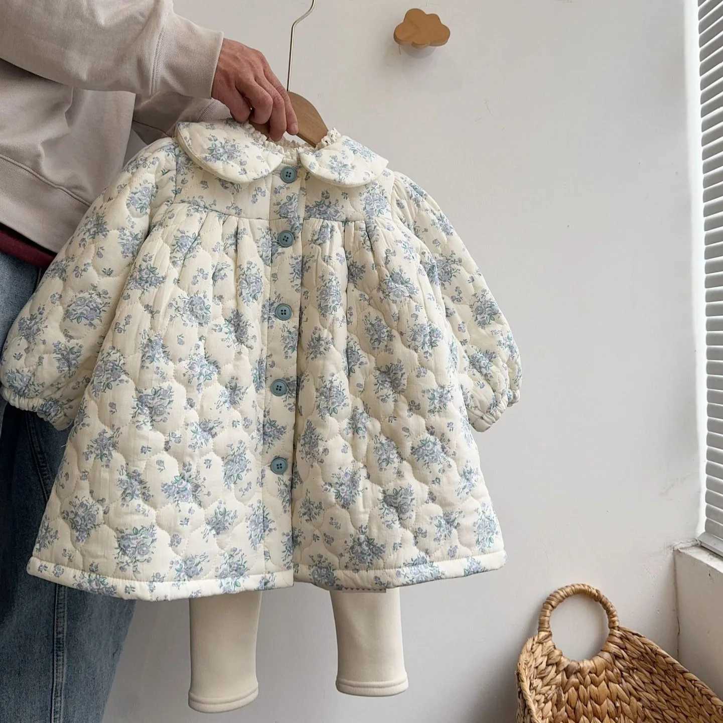 Girls Coat 2024 Winter New Childrens Clothing Baby Girls Cute Floral Quilted Lapel Coat Casual Simple and DailyT251016