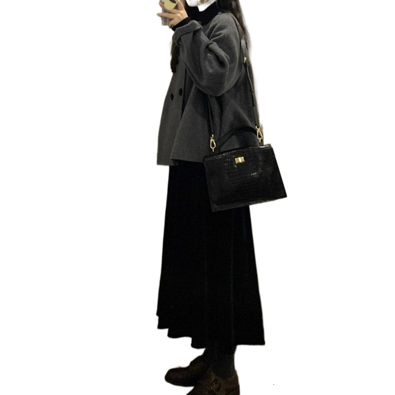 design 2025 Autumn/Winter Luxury New Top Grey Shorthair Coat Women's Designer Jacket Autumn/Winter High end Wool Jacket Feels Petite Size Thicken